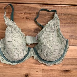 Green lace bra